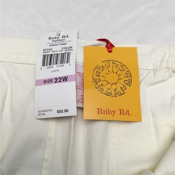Ruby Rd. Women's Cropped Cream Jeans - Picture 14 of 16
